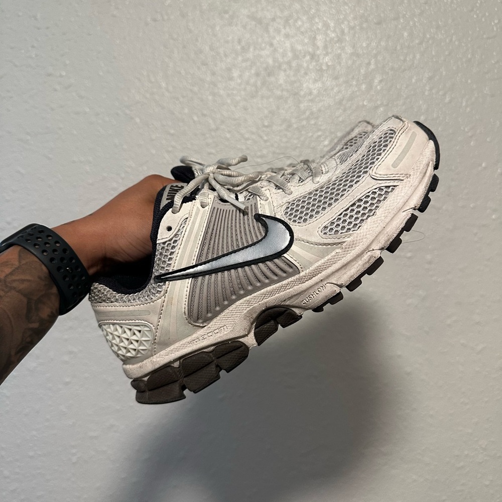 Nike Vomero 5 Women’s sz 7.5